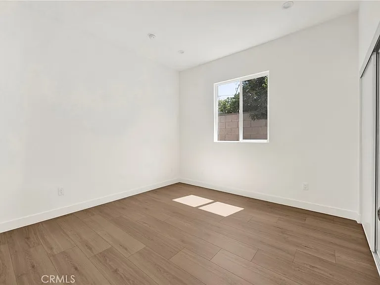 22538 Roscoe Blvd — Photo 14
