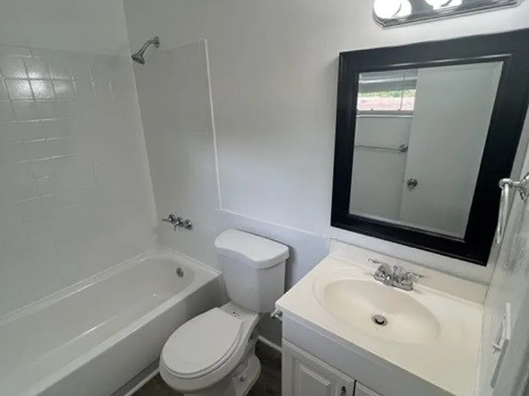 2500 Johnson St — Photo 26