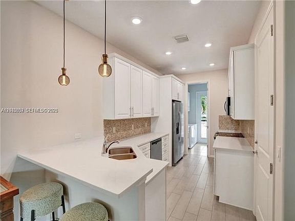 2nd image of 5140 Eucalyptus Dr