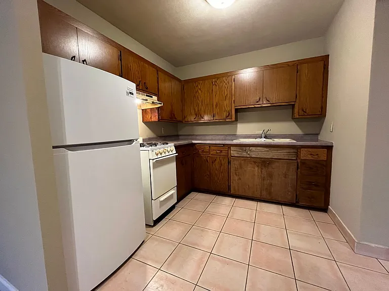 224 Bates Ave — Photo 1