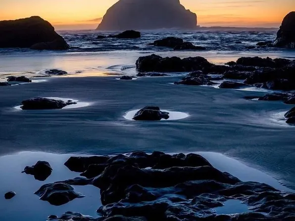 1049 Wharf St, Brookings, OR 97415