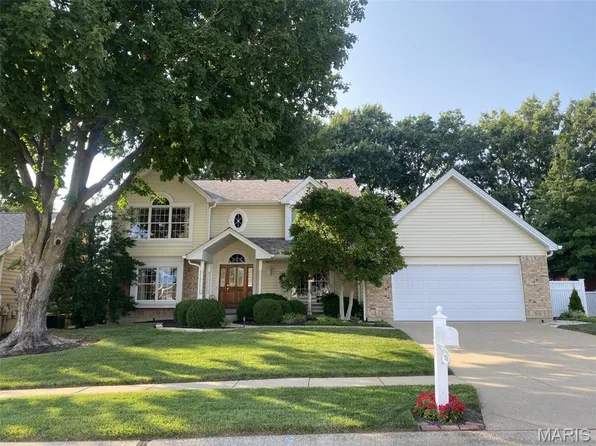 1551 Country Bend Dr, Saint Charles, MO 63303