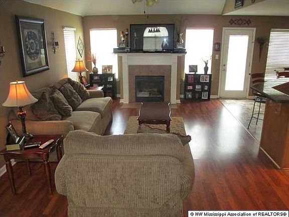3rd image of 5592 Peachtree Dr