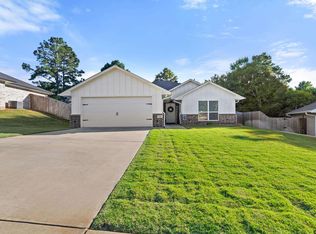 19890 Meadow West Ln, Flint, TX 75762