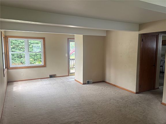 4th image of 636 Lyle Dr