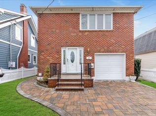 17 Fairfield Ave, Mineola, NY 11501