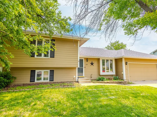 109 NW Maplewood Dr, Grimes, IA 50111