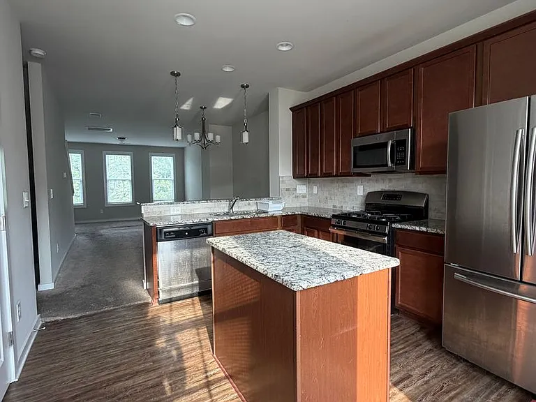 2217 Silver Crescent Dr — Photo 5