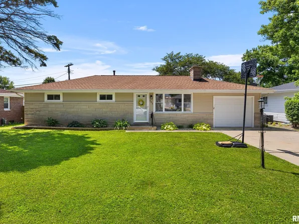 202 Devonshire Rd, Washington, IL 61571