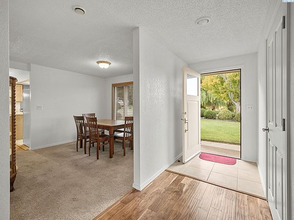 5th image of 4209 S Elm St