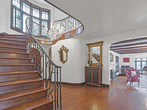 4th image of 66 Mamaroneck Road