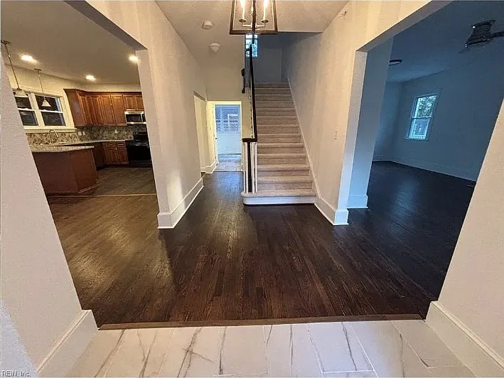 3 bed, 2.5 bath, 2595 sqft, $3,200 — Photo 4