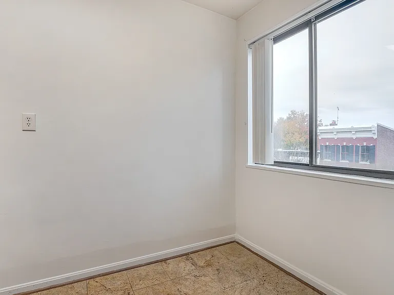 408 Independence Ave SE #202 — Photo 6