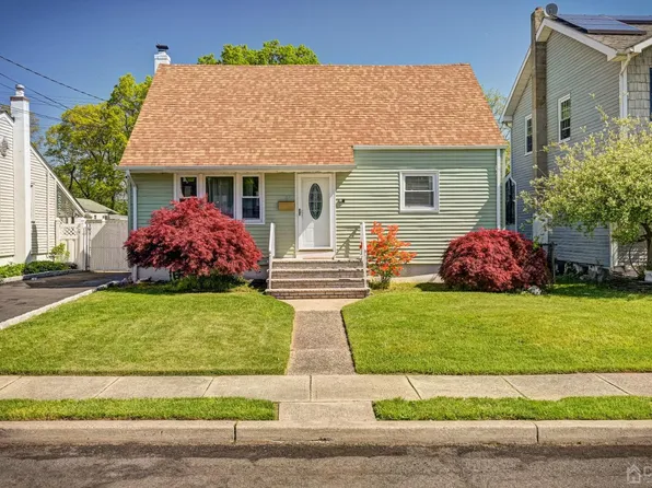 154 Crescent St, Woodbridge, NJ 07095