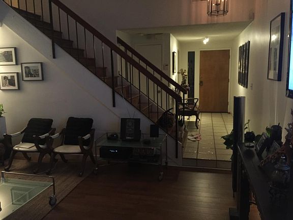 4th image of 642 W Huntington Dr
