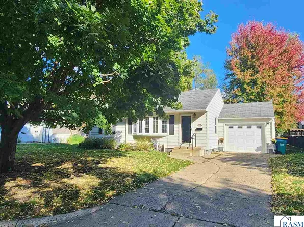 1015 Grandview Ave, Owatonna, MN 55060