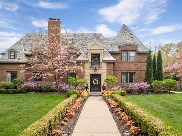 825 W 63rd St, Kansas City, MO 64113