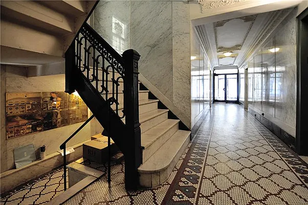 Rented by Buchbinder & Warren | media 31