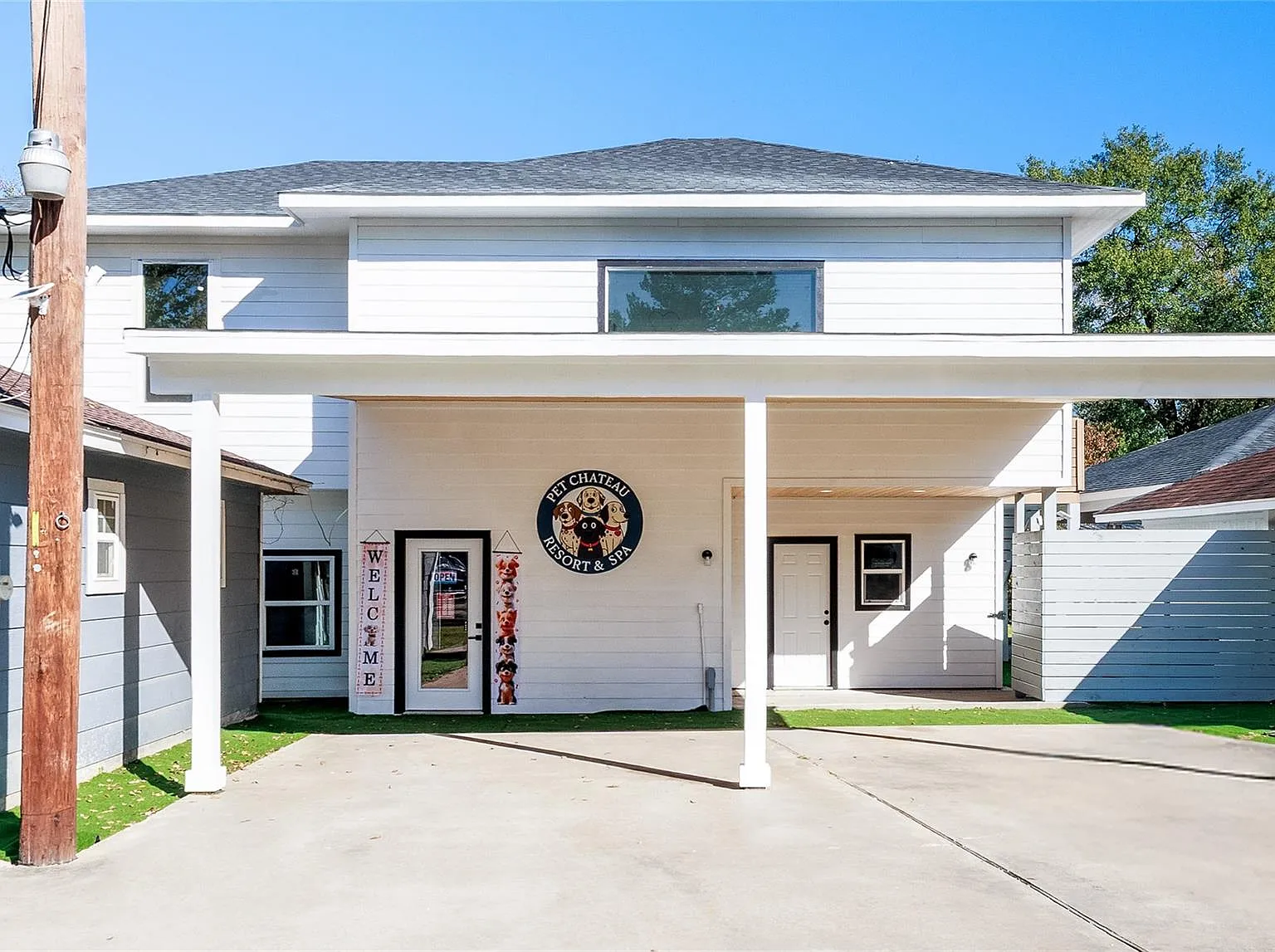 4 bed, 4.0 bath, 5600 sqft, $5,500 — Photo 1