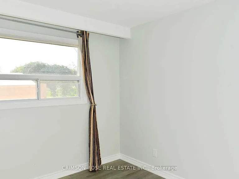 481 Fergo Ave #MAIN FLOOR — Photo 8