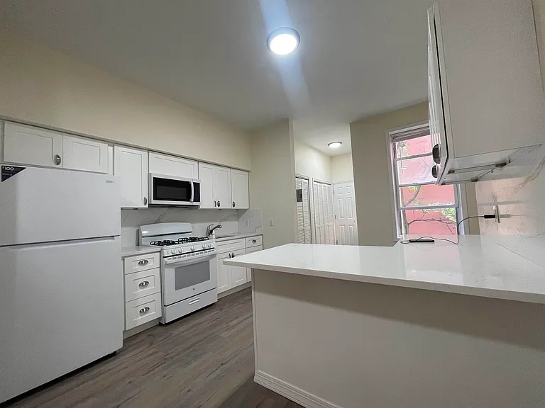 265 Baldwin Ave #3R — Photo 8