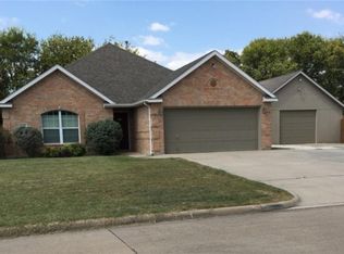 1037 Summit Dr, Justin, TX 76247
