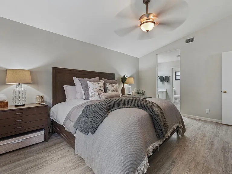 2482 Bedford Mews Dr — Photo 20