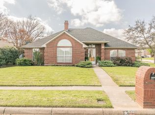 2909 Clairemont Ln, Euless, TX 76039