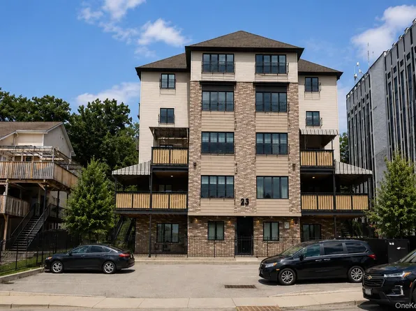 23 Chevron Road #302, Monroe, NY 10950