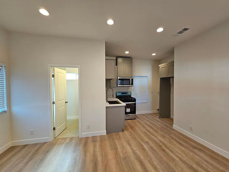 9791 Oasis Ave #STUDIO — Photo 3
