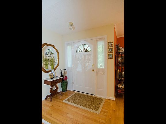 3rd image of 125 Jessica Dr