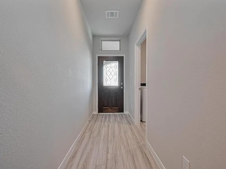 101 Eliana Shores Dr — Photo 3