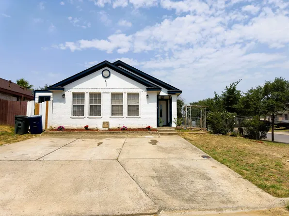 1102 Nixon Dr, Laredo, TX 78046