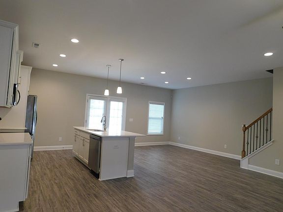 4th image of 3758 Summerline Ln NE