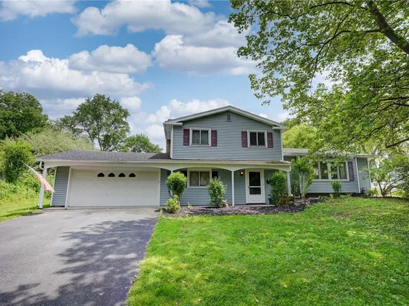 31 Wedgewood Dr, Penfield, NY 14526