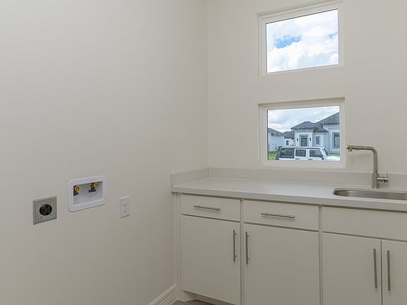 5th image of 103 Finch Dr