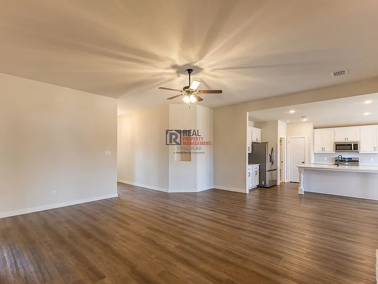124 Mesa Dr — Photo 11
