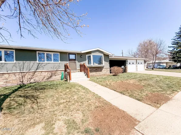 908 6th St W, Williston, ND 58801