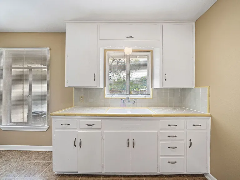314 Barbara Dr — Photo 10