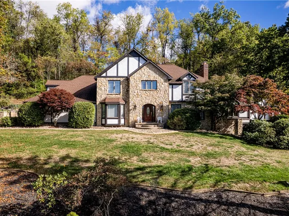 122 Farmington Pl, Greensburg, PA 15601