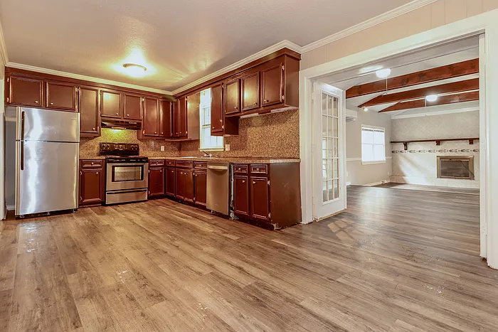 3 bed, 2.0 bath, 1685 sqft, $2,145 — Photo 4