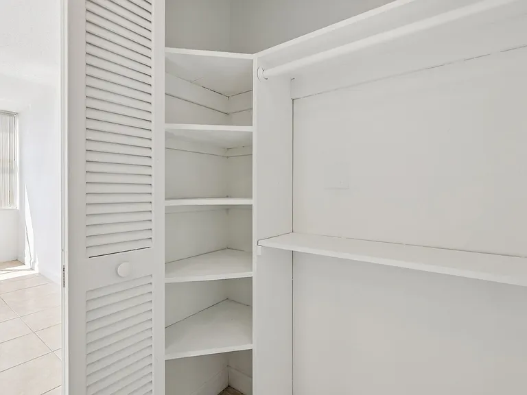 1 Bed 1.5 Bath Unit