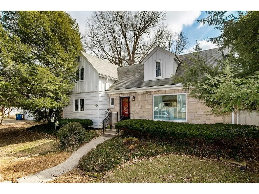 5953 Rosslyn Ave photo 1
