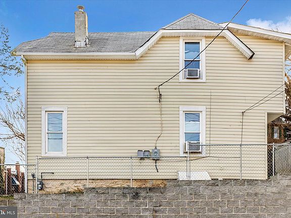 2nd image of 2905 Goodwood Rd