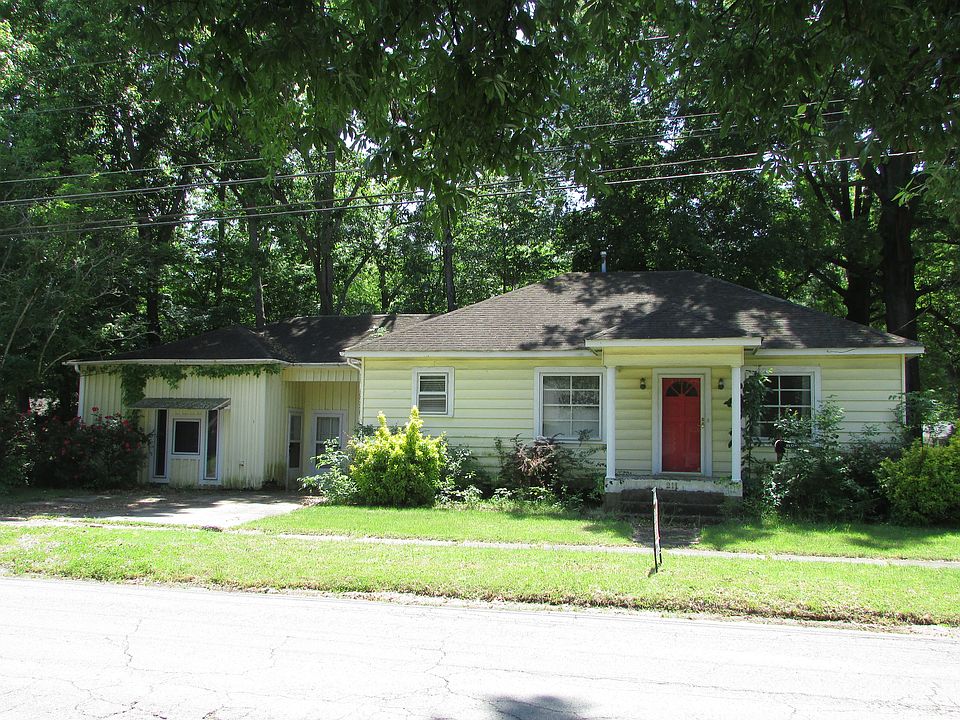 1st image of 211 W 9th St