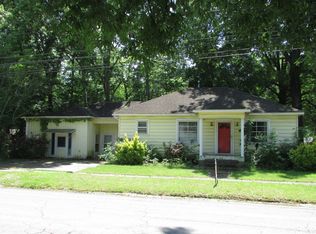 211 W 9th St, Stuttgart, AR 72160
