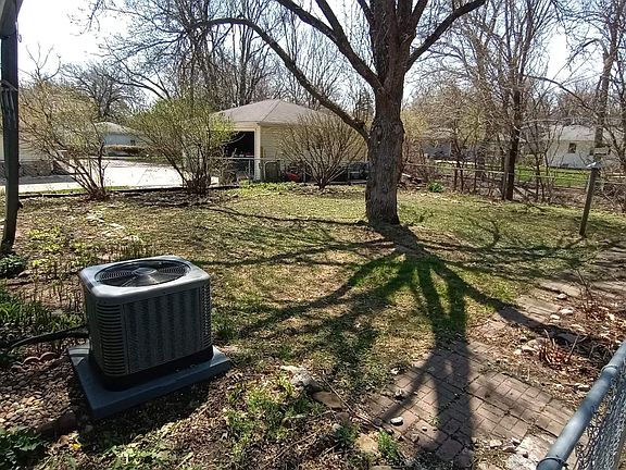 4th image of 2908 Vine St