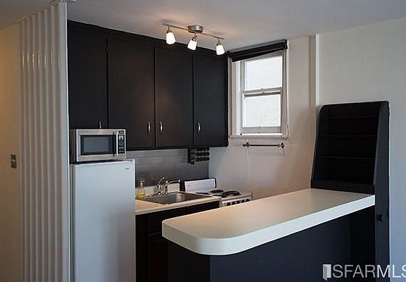 3rd image of 1250 Clay St APT 208