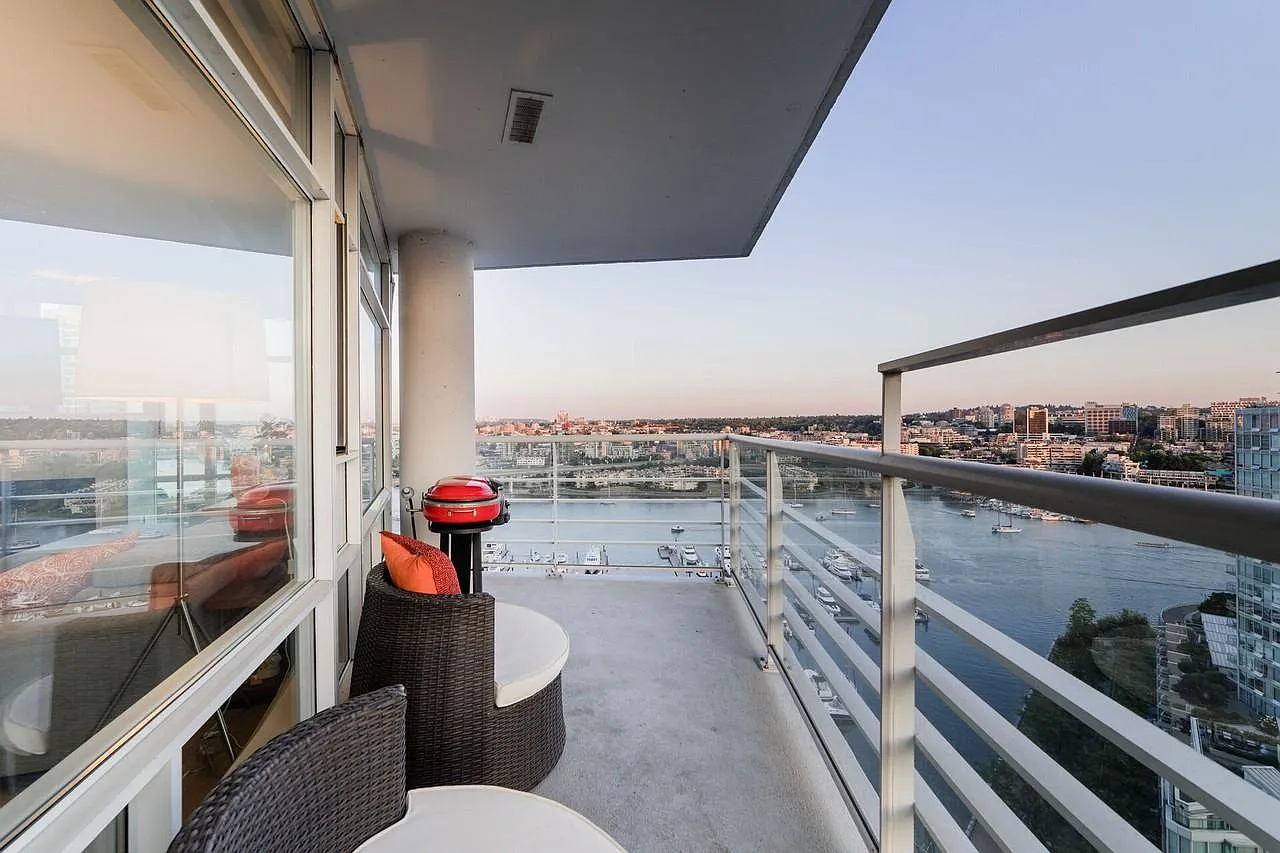 1199 Marinaside Cres #2301 photo 1
