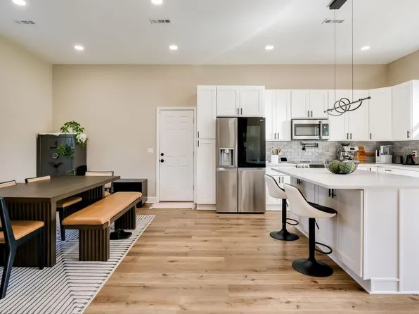 27 Bittersweet Rd, Levittown, PA 19057